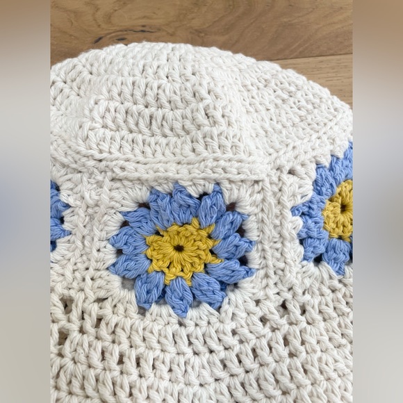NEW Handmade Floral crochet Bucket Hat - Granny squares with flowers - Picture 4 of 7